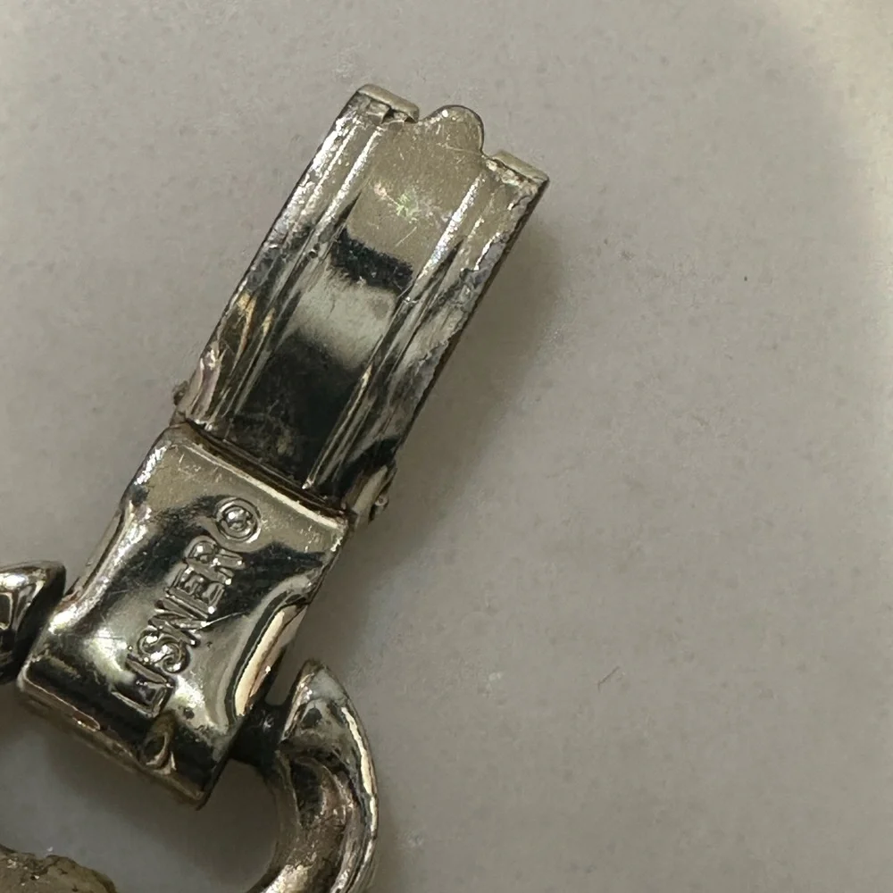 Vintage Lisner silver tone link bracelet/little this colorations due to age - Picture 9 of 9